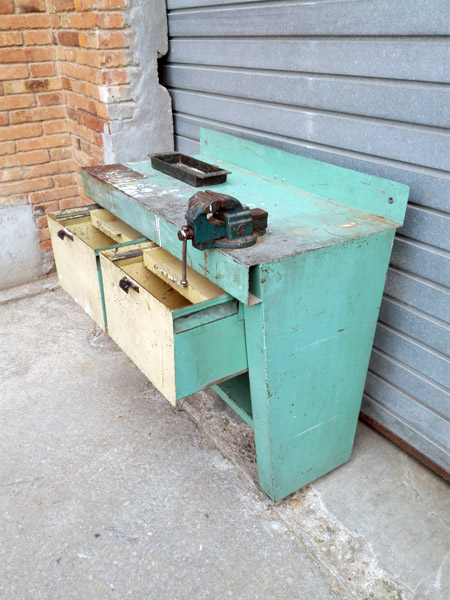 mesa banco trabajo +estante taller mecanico metal desgastado 1u